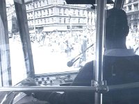 Tramvajska stanica na Trgu bana Jelačića, vozač tramvaja snimljen s leđa 1955. godine